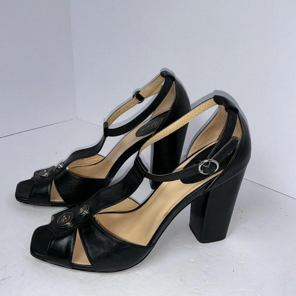 Cole‎ Haan NikeAir Black Leather T-Strap Sandals Size 8.5B Chunky Heel Peep Toe